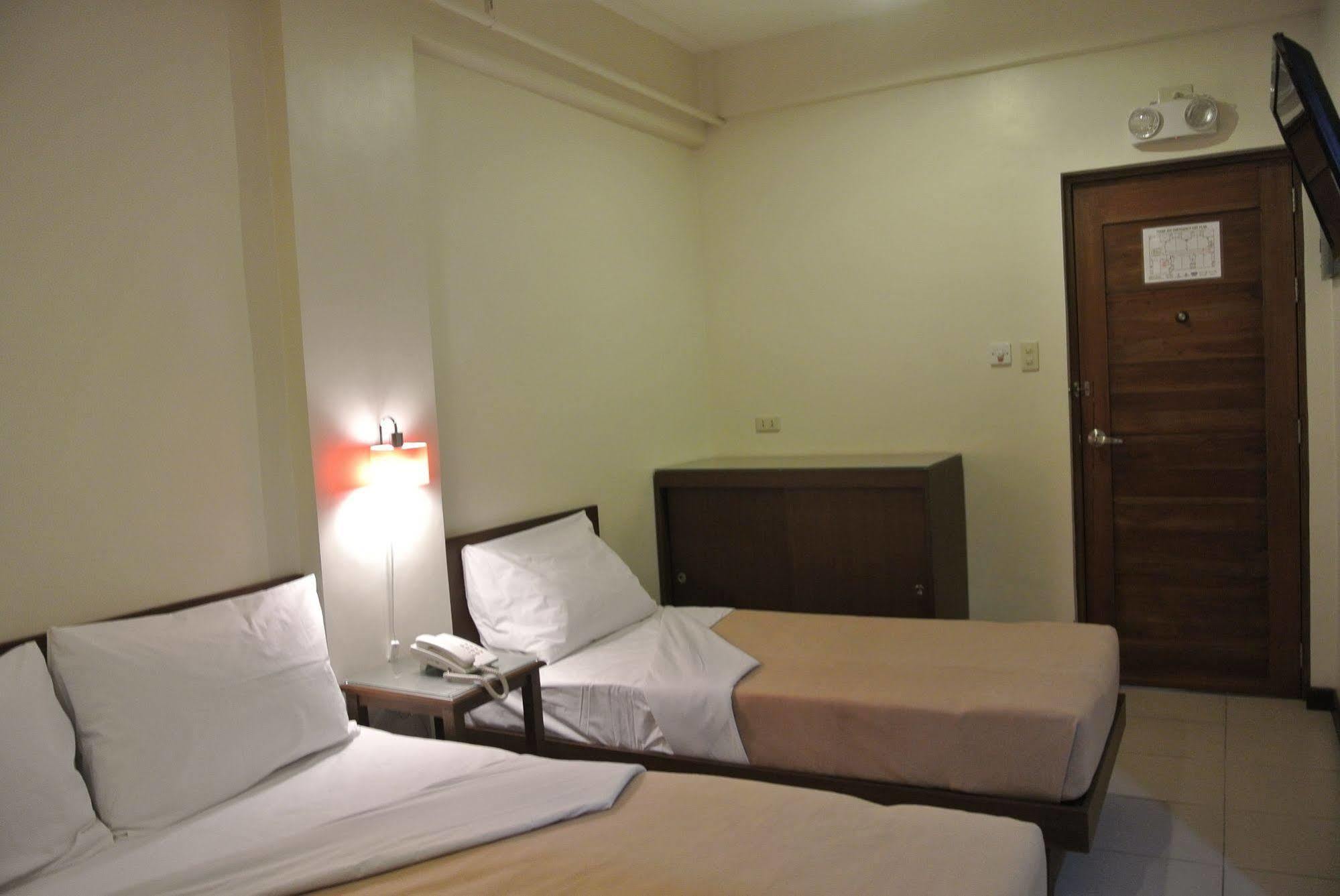 Governor Forbes Hotel